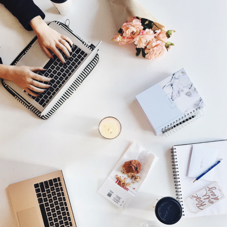 alt="Service d’assistance administrative : organisation, planification et gestion documentaire pour entreprises"